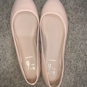 Nude flats